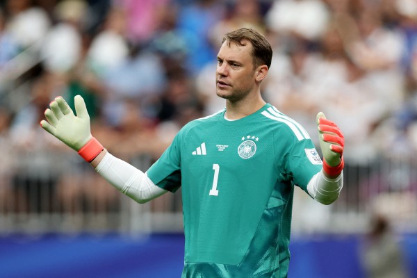 Manuel Neuer vi phạm luật FIFA ngày tái xuất đội tuyển Đức, may mắn thoát án phạt Manuel Neuer vi phạm luật FIFA ngày tái xuất đội tuyển Đức, may mắn thoát án phạt