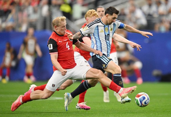 Messi nói cực sốc về quả phạt đền hỏng: 'Nhỡ lúc đó sút vào thì...' Messi nói cực sốc về quả phạt đền hỏng: 'Nhỡ lúc đó sút vào thì...'