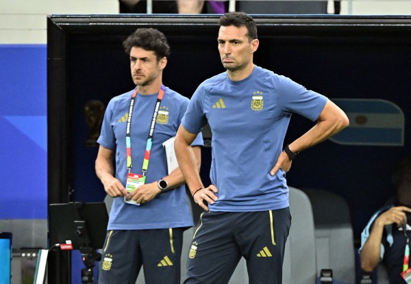 Messi răm rắp tuân lệnh, không bao giờ ‘cãi’ HLV Scaloni nửa lời, đủ tuyệt kỹ đấu… World Cup 2030