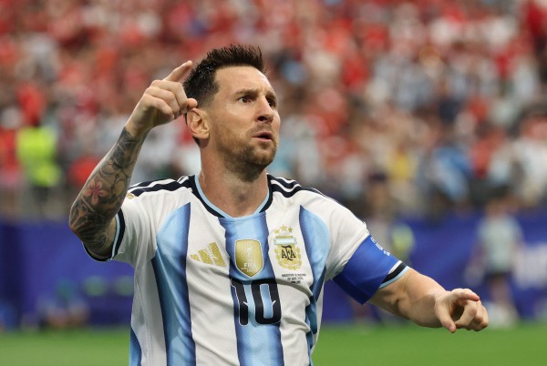 Nóng: Messi hỏng penalty rồi vẫn… sút tung lưới Áo, xô đổ kỷ lục ghi bàn World Cup