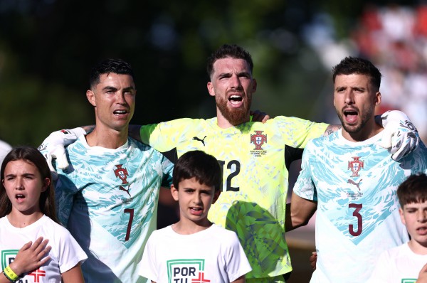 Ronaldo và Bồ Đào Nha ‘mang’ Diogo Jota đến World Cup 2026: Hành động đặc biệt khiến khán giả rơi lệ! Ronaldo và Bồ Đào Nha ‘mang’ Diogo Jota đến World Cup 2026: Hành động đặc biệt khiến khán giả rơi lệ!