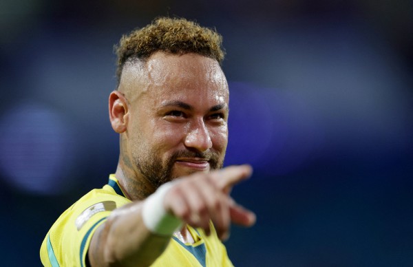 Sau gần 1.000 ngày, Neymar bật khóc khi được ra sân từ ghế dự bị trận Brazil thắng Scotland