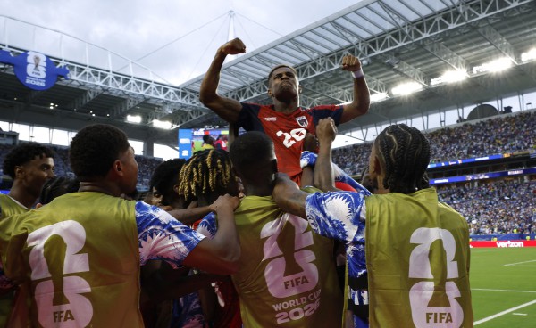 Sốc: 'Cá mập xanh' Cabo Verde sáng cửa hơn Uruguay: Vozinha đối đầu Messi ở vòng 32 đội? Sốc: 'Cá mập xanh' Cabo Verde sáng cửa hơn Uruguay: Vozinha đối đầu Messi ở vòng 32 đội?