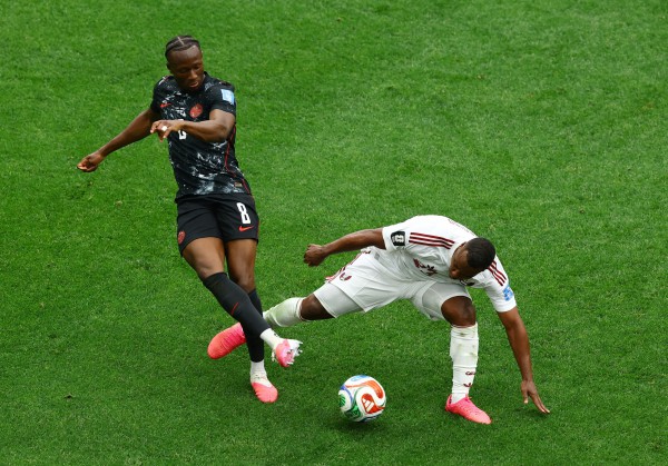 Tiền đạo Canada xuất hiện trên xe lăn sau chấn thương kinh hoàng, FIFA phạt nguội cực nặng sao Qatar