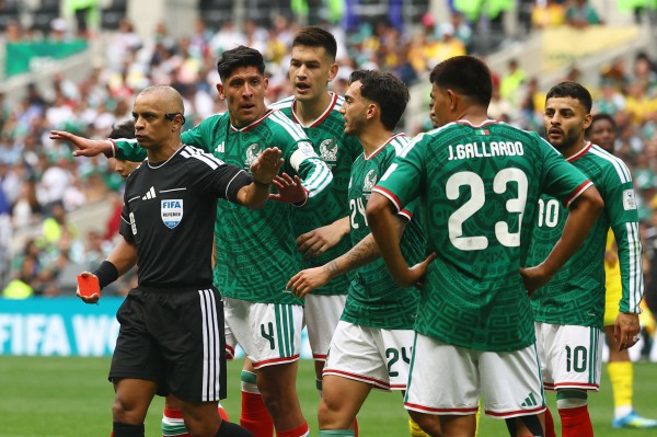 Trọng tài Brazil gây bão mạng vì giải thích cực khó hiểu về thẻ đỏ trận Mexico thắng Nam Phi Trọng tài Brazil gây bão mạng vì giải thích cực khó hiểu về thẻ đỏ trận Mexico thắng Nam Phi