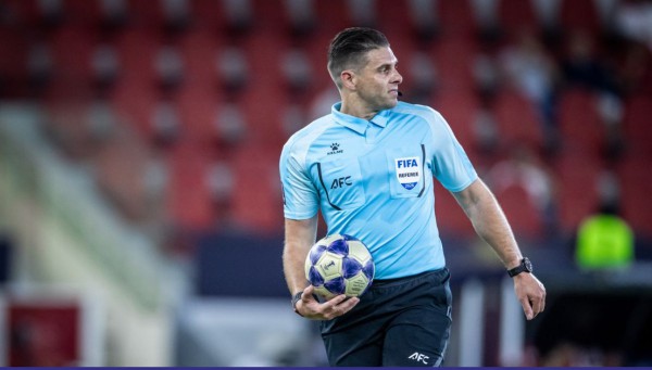 Trọng tài châu Á có hành động gây sốc ở World Cup, FIFA điều tra khẩn cấp Trọng tài châu Á có hành động gây sốc ở World Cup, FIFA điều tra khẩn cấp