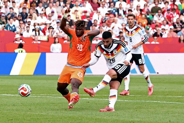 Đội tuyển Đức bị chê thiếu fair-play: Gần giống cách 'sao Thái Lan' Supachok sút tung lưới tuyển Việt Nam Đội tuyển Đức bị chê thiếu fair-play: Gần giống cách 'sao Thái Lan' Supachok sút tung lưới tuyển Việt Nam