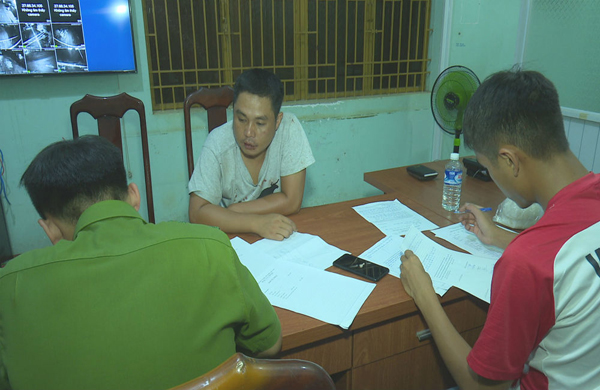 Cán bộ huyện đâm nhau ở quán karaoke, 1 người chết tại chỗ