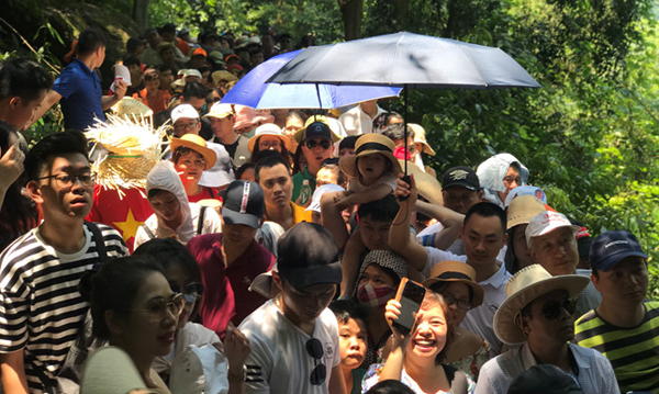 Chen chúc nhau lên Thiên Đường