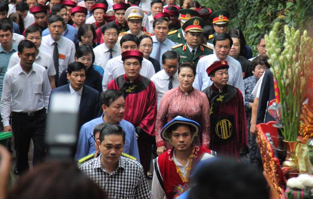 Chủ tịch Quốc hội dâng hương tưởng nhớ các Vua Hùng - 2