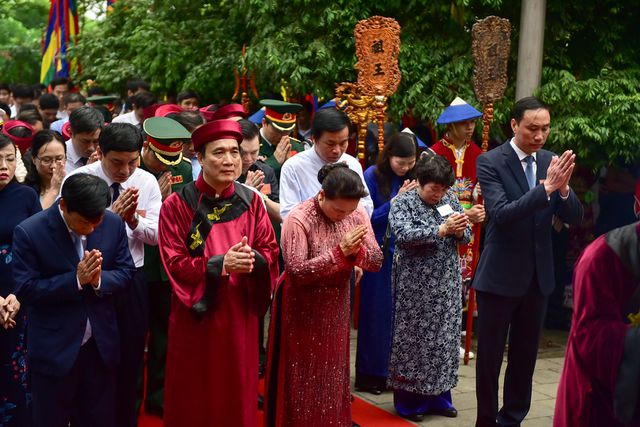 Chủ tịch Quốc hội dâng hương tưởng nhớ các Vua Hùng - 3