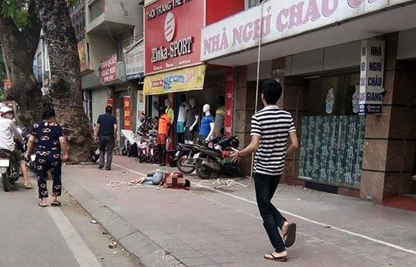 Hà Nội: Thợ sửa điều hòa nhà nghỉ ngã từ tầng 4 tử vong