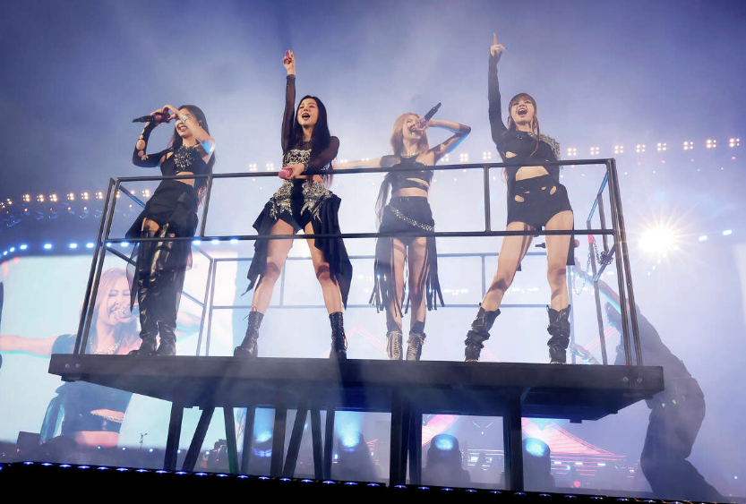 BLACKPINK được gọi là "huyền thoại" sau 2 tiếng biểu diễn tại Coachella 2023