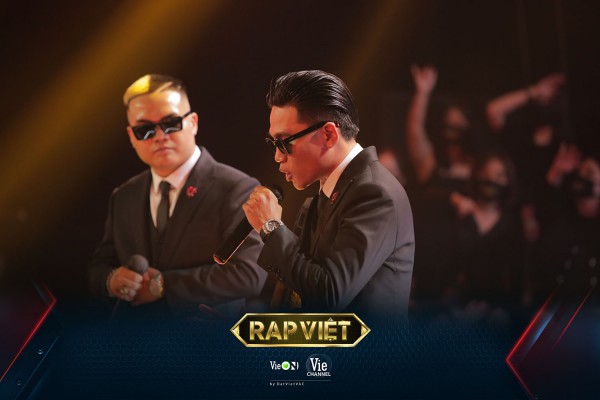 Blacka, Wowy mở màn đêm Chung kết, trao giải Rap Việt với bản rap bạch tuộc vui nhộn