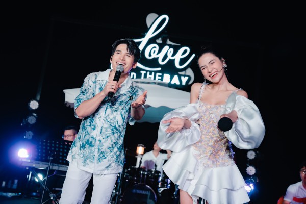 Hà Nhi – Quốc Thiên song ca cực ngọt trên sân khấu “Love in the Bay”