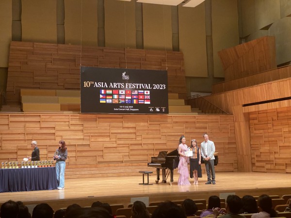 Học trò Tân Nhàn giành 3 cúp Vàng thanh nhạc quốc tế tại Singapore
