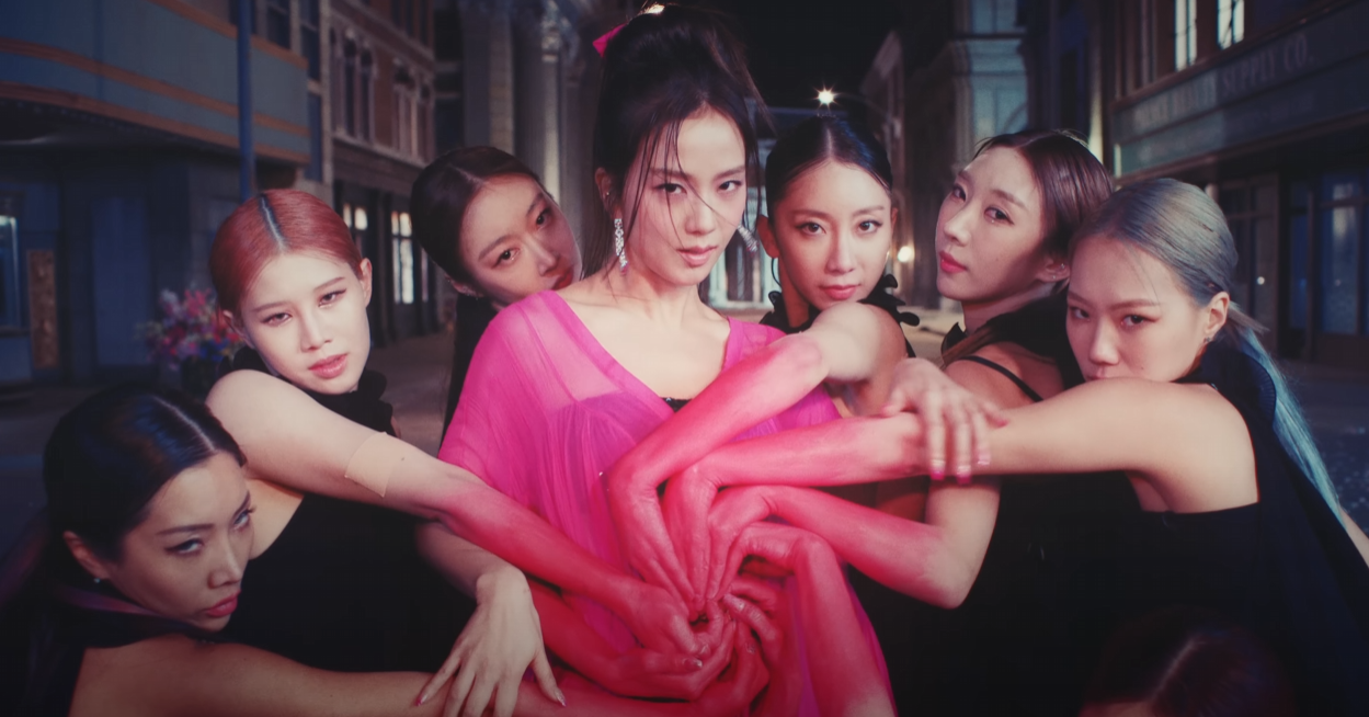 Jisoo (BLACKPINK) biến hóa đầy sắc màu trong MV solo đầu tay