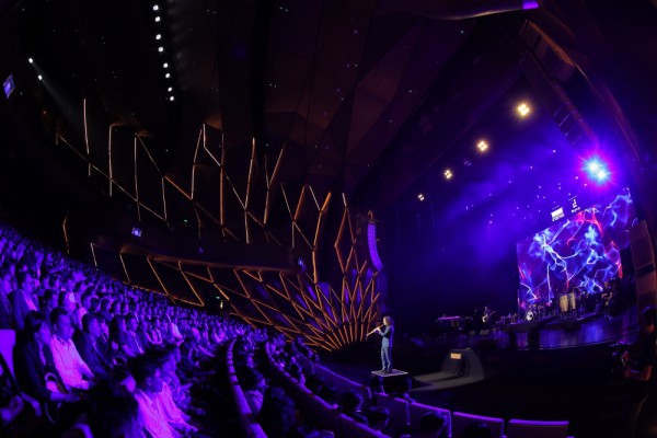 Kenny G mê hoặc khán giả trong đêm nhạc thứ 2 tại Nhà hát Hồ Gươm