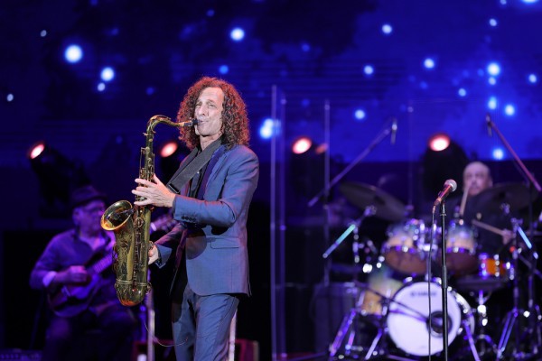 Kenny G nói tiếng Việt, thăng hoa trong đêm nhạc ở Hà Nội