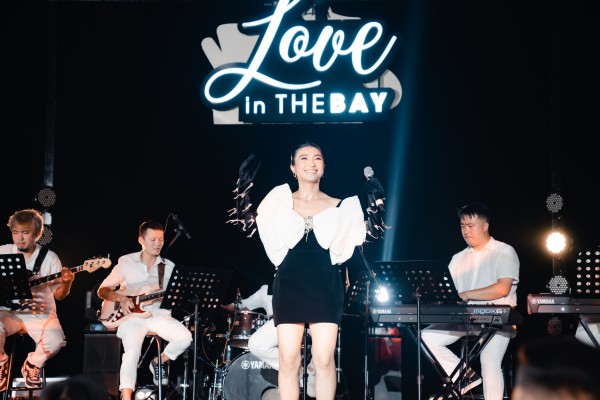 Lam Trường khiến fans trở về hồi ức tuổi thơ trên sân khấu "Love in the Bay"