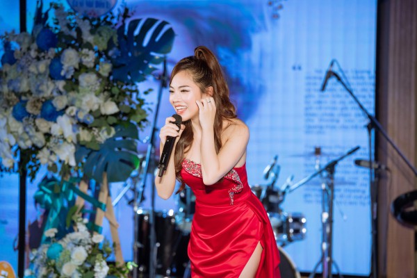 Mai Diệu Ly rơi nước mắt vì xúc động trong ngày ra mắt album tri ân nhạc sĩ Phú Quang