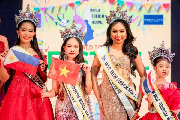 Mẫu nhí 12 tuổi đăng quang Hoa hậu nhí Du lịch Thế giới 2023