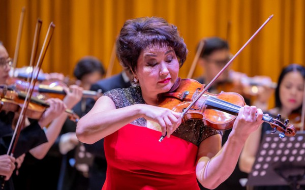 Nghệ sĩ violin nổi tiếng thế giới Aiman Mussakhajaeva trình diễn tại Việt Nam