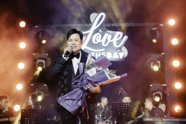 Quang Lê hát loạt tình khúc bất hủ ở “Love in the Bay”, tiết lộ về liveshow sắp tới ở Hà Nội