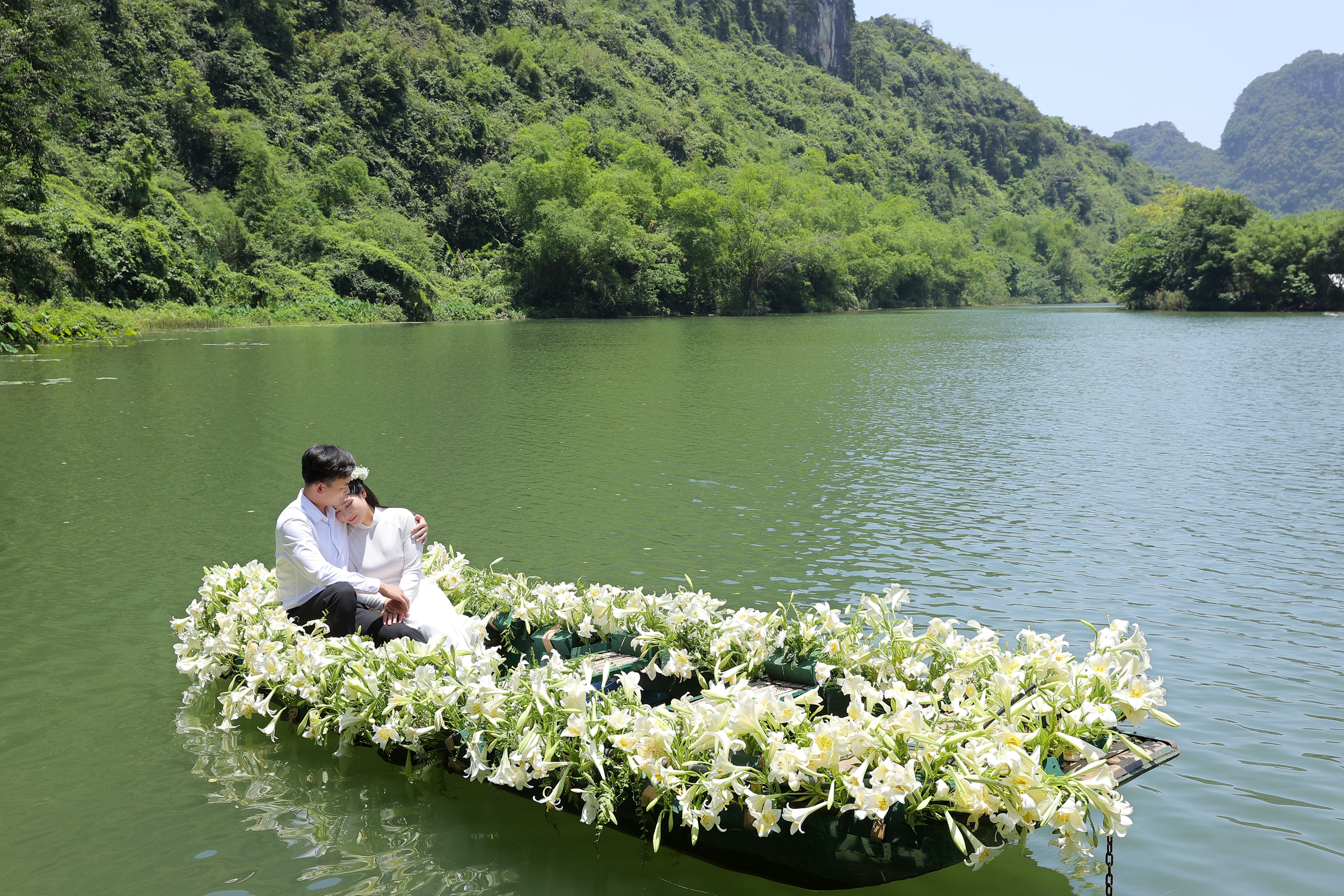 Sao mai Sông Thao tái xuất với bộ đôi MV