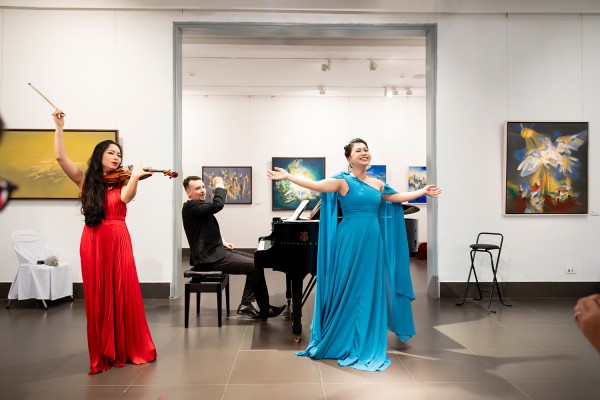 Thần đồng âm nhạc Rumani làm concert mùa hè cùng 3 nghệ sĩ cổ điển Việt Nam