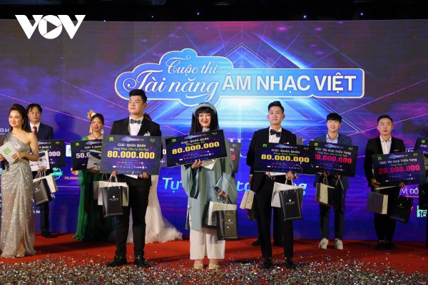 Trao 15 giải cho các thí sinh trong đêm chung kết "Tài năng âm nhạc Việt"