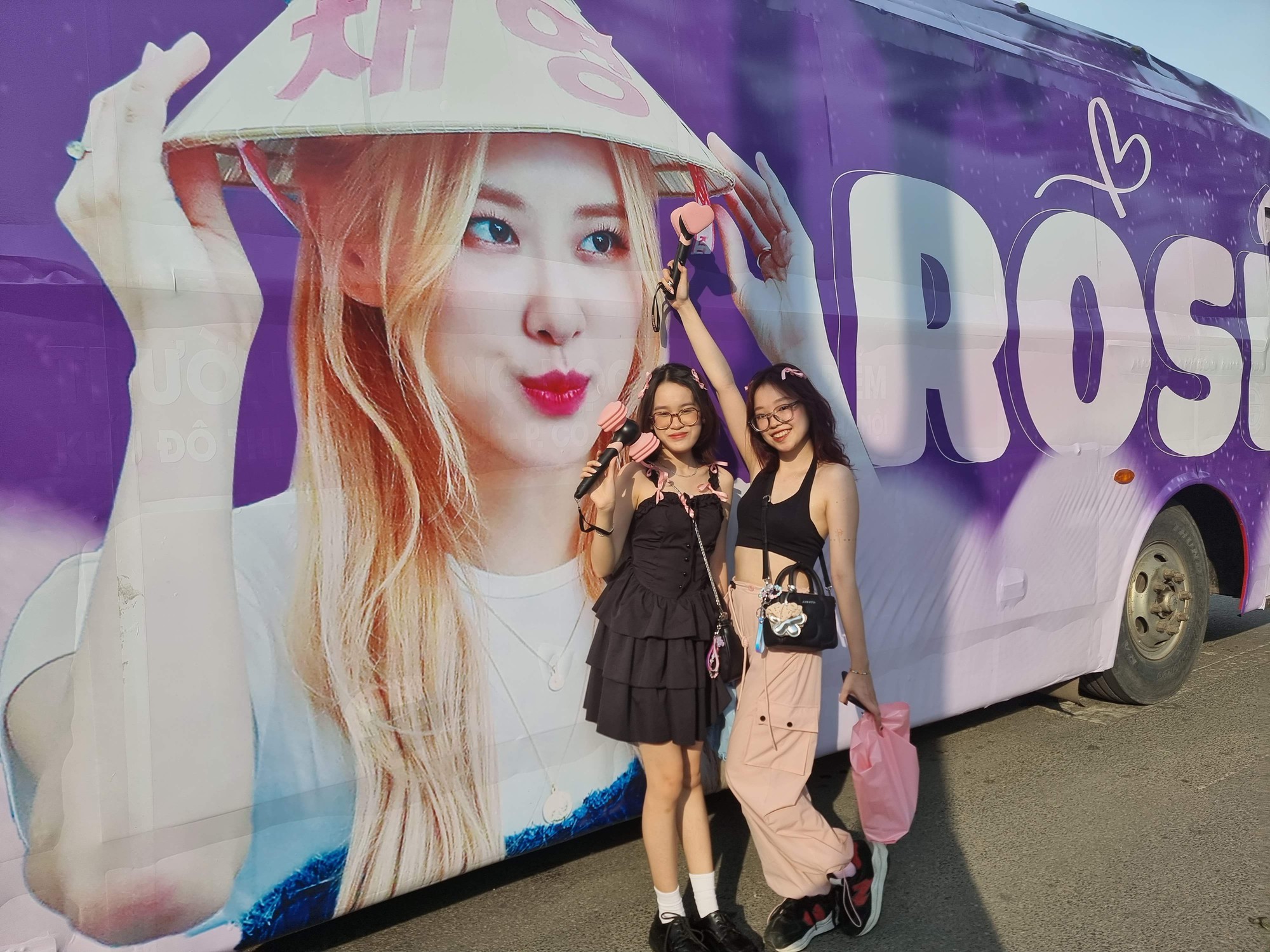 Đêm nhạc đầu tiên của BLACKPINK "đốn tim" fan Việt