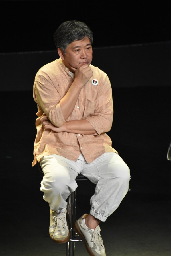 "Bảo vật điện ảnh Nhật Bản" Kore-eda Hirokazu: "Tôi không sung sướng khi ở LHP Cannes"