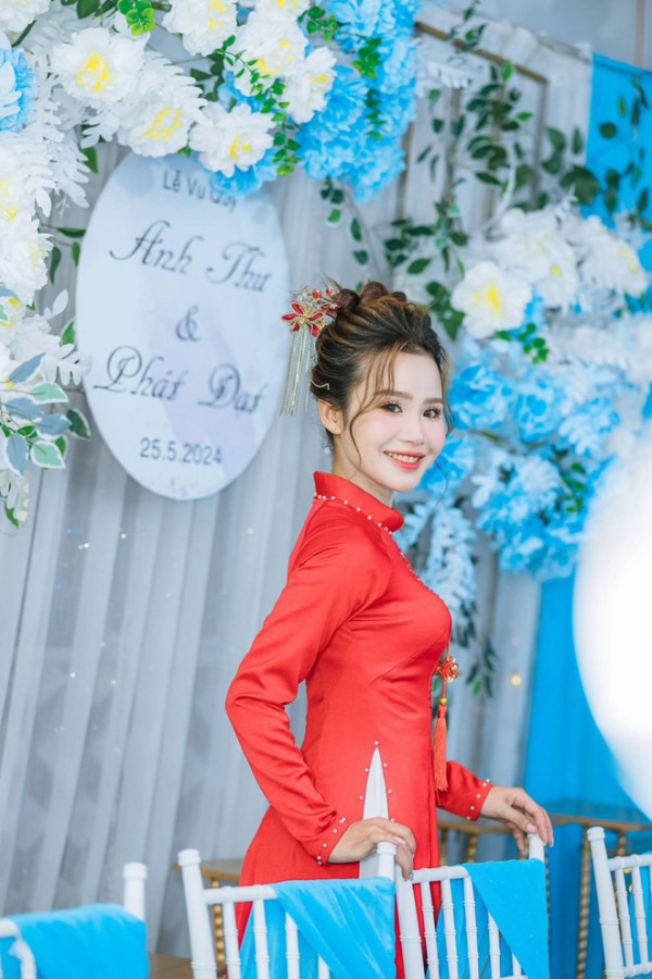 Cô dâu Kiên Giang “dở khóc dở cười” vì bị ong đốt ngay trong ngày cưới