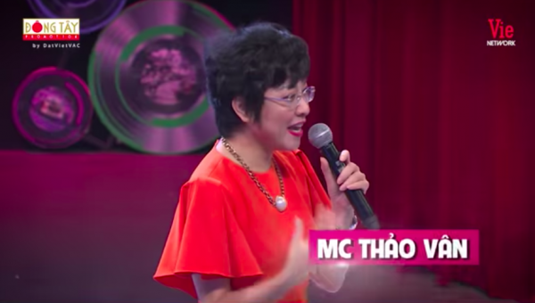 Ký ức vui vẻ: MC Thảo Vân lái xe máy lên sân khấu