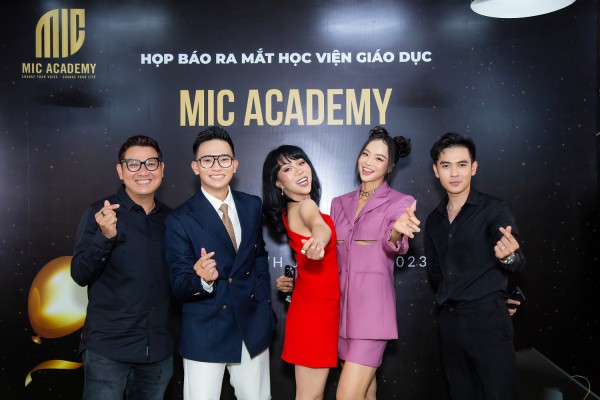 MC Quang Huy mời Trác Thúy Miêu, Tùng Leo dạy kỹ năng nói chuyên nghiệp