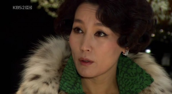 Mẹ quyền lực của Lee Min Ho ở Vườn Sao Băng: 60 tuổi vẫn siêu sang chảnh, đóng phim ít nhưng cực chất lượng