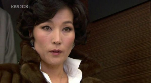Mẹ quyền lực của Lee Min Ho ở Vườn Sao Băng: 60 tuổi vẫn siêu sang chảnh, đóng phim ít nhưng cực chất lượng