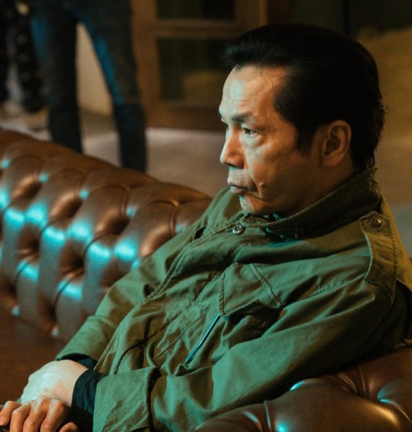 Nghệ sĩ Trung Anh “thoát vai” người đàn ông khắc khổ trong phim Nhà mình lạ lắm!