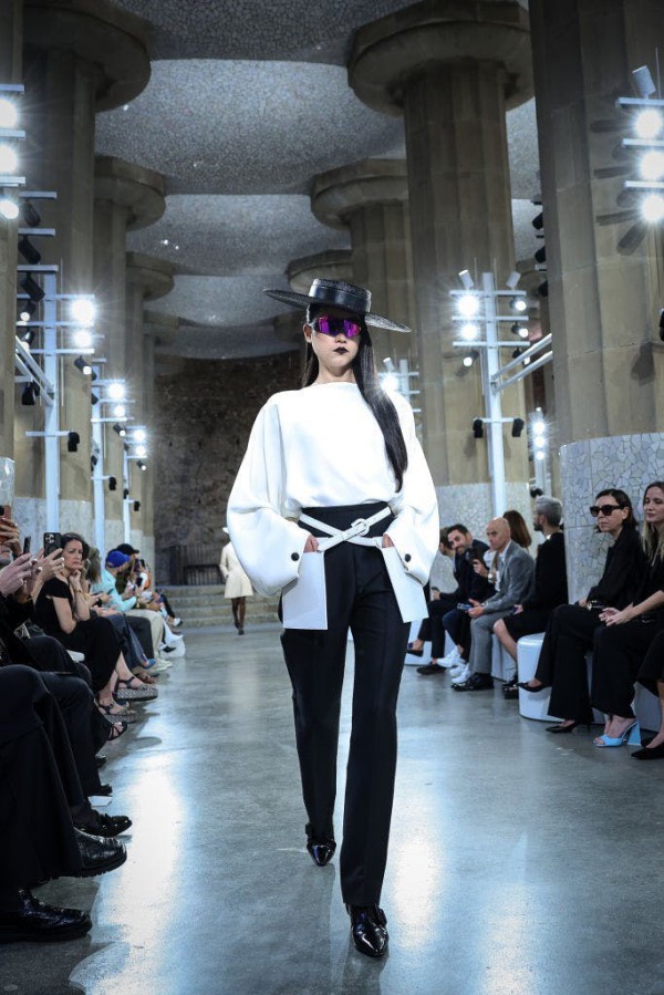 Nicolas Ghesquière giới thiệu bộ sưu tập Louis Vuitton Cruise 2025