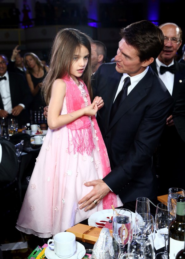 Suri 10 năm sau ngày cùng mẹ thoát khỏi Tom Cruise: Công chúa bỏ vương miện thành tiểu mỹ nhân, sống ra sao khi xa bố?
