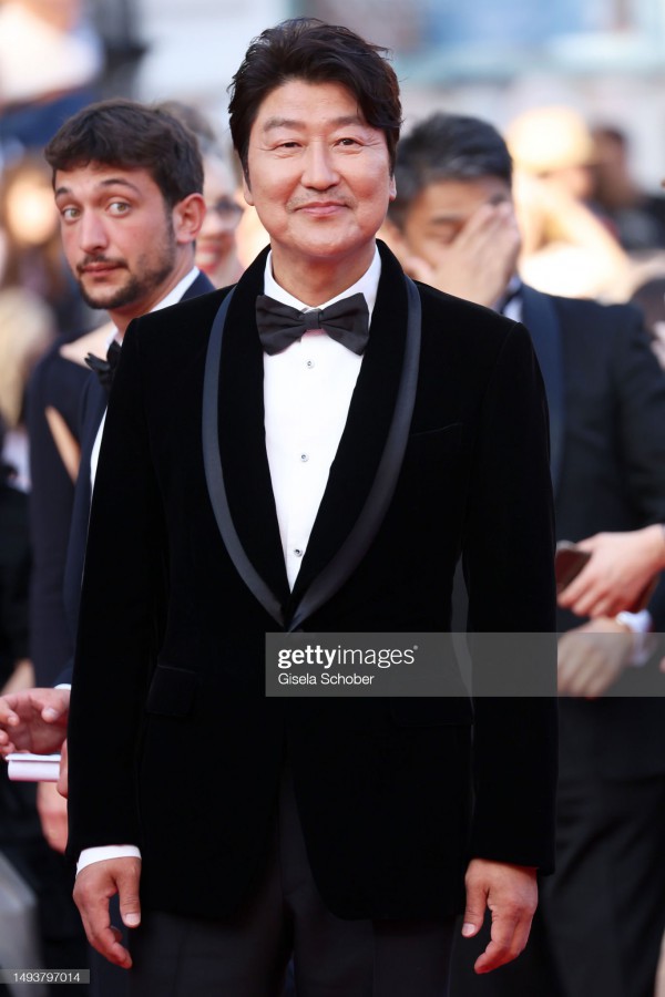 Thảm đỏ bế mạc LHP Cannes 2023: Phạm Băng Băng như “thiên nga đen”, Orlando Bloom và gia đình đạo diễn Trần Anh Hùng nổi bật giữa dàn sao