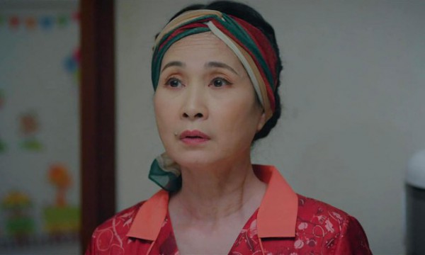 Thương Ngày Nắng Về: NSND Lan Hương dùng lại một câu thoại cực gắt từ phim “Sống chung với mẹ chồng”