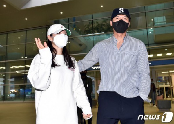 Vợ chồng Hyun Bin – Son Ye Jin lộ tính cách thật qua lời kể của hàng xóm