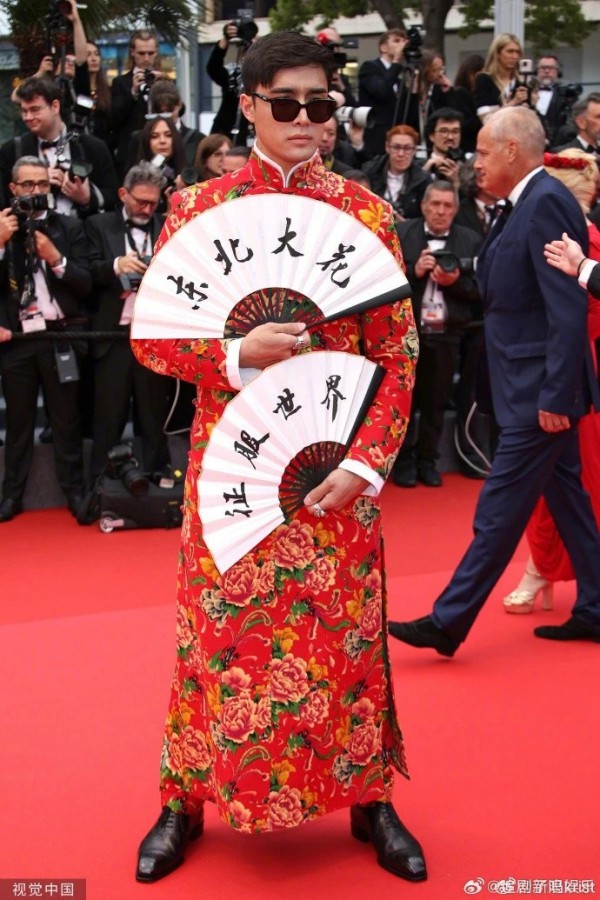 Chiêu mặc hở hang, rẻ tiền để nổi tiếng của sao vô danh trên thảm đỏ Cannes 2024