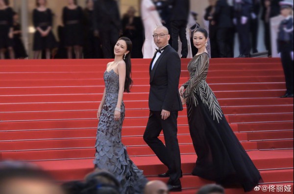 Chiêu mặc hở hang, rẻ tiền để nổi tiếng của sao vô danh trên thảm đỏ Cannes 2024
