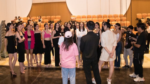 Hé lộ hậu trường chuẩn bị cho đêm hội thời trang của Hoa hậu Hoàn vũ Việt Nam 2022