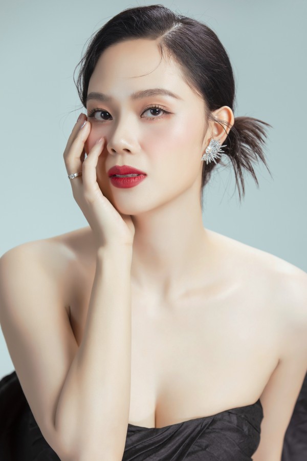 Hoa hậu Mai Phương đẹp kiêu sa trong bộ ảnh kỷ niệm 20 năm đăng quang