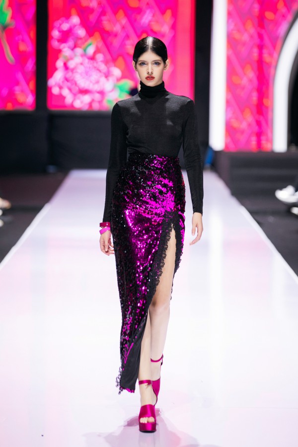 Hoa hậu Đỗ Thị Hà, Lương Thùy Linh biến hóa trên sàn diễn thời trang