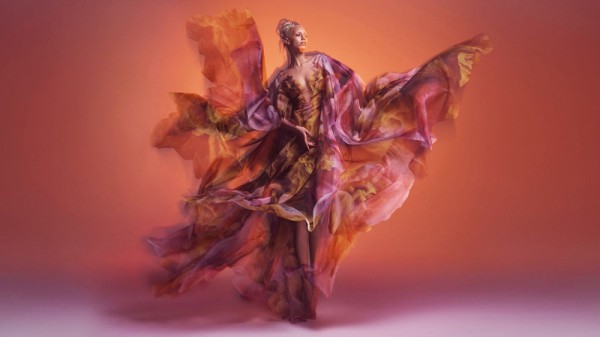 Iris van Herpen - “Phù thủy” của làng thời trang lấy cảm hứng từ hóa thạch